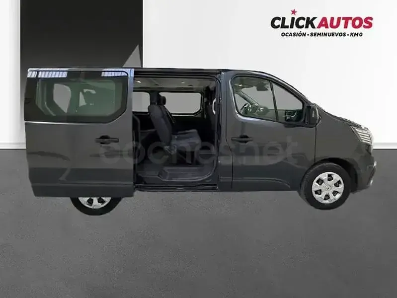 Usado Renault Trafic 110 CV (80 kW) 2023 Gris / plata Monovolumen