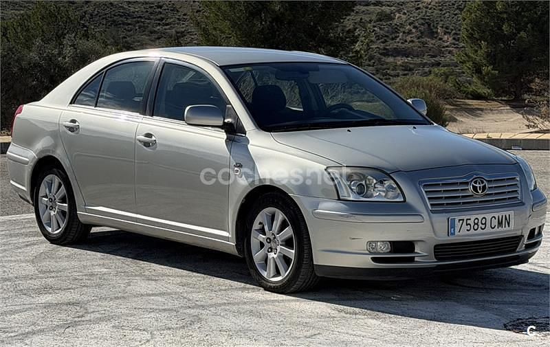 Usado Toyota Avensis Executive 116 CV (85 kW) 2003 Gris / plata Berlina