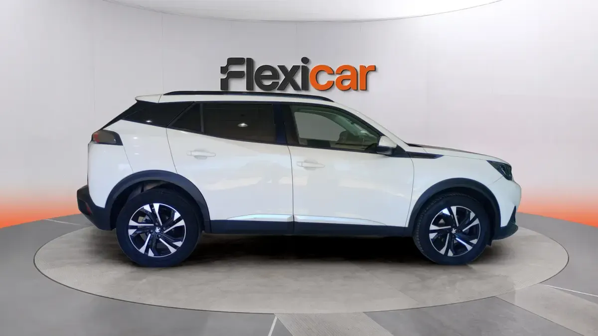 Usado Peugeot 2008 Allure 131 CV (96 kW) 2020 Blanco SUV