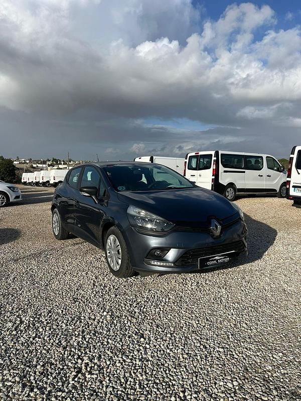 Usado Renault Clio IV Business 75 CV (55 kW) 2019 Gris Utilitario