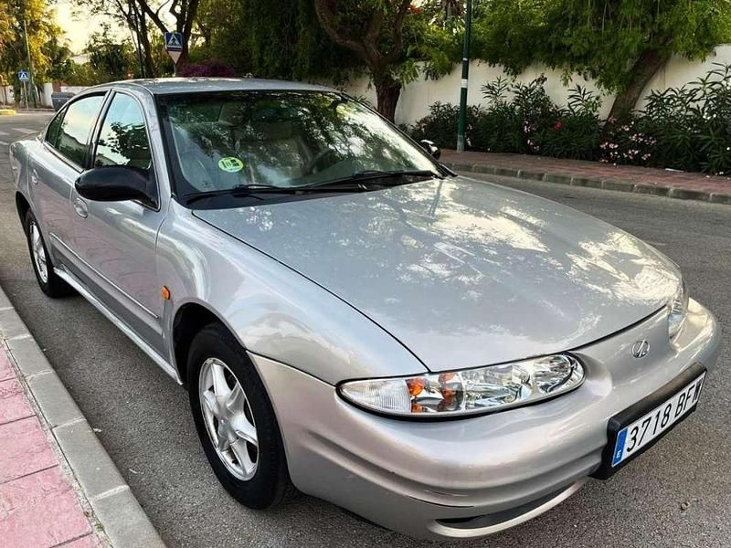 Usado Chevrolet Alero 177 CV (130 kW) 2001 Gris Berlina
