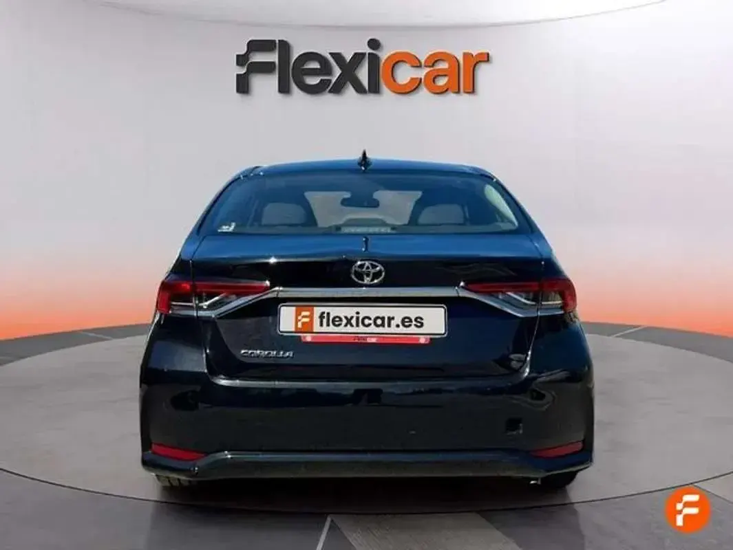 Usado Toyota Corolla 125 CV (91 kW) 2023 Negro Berlina