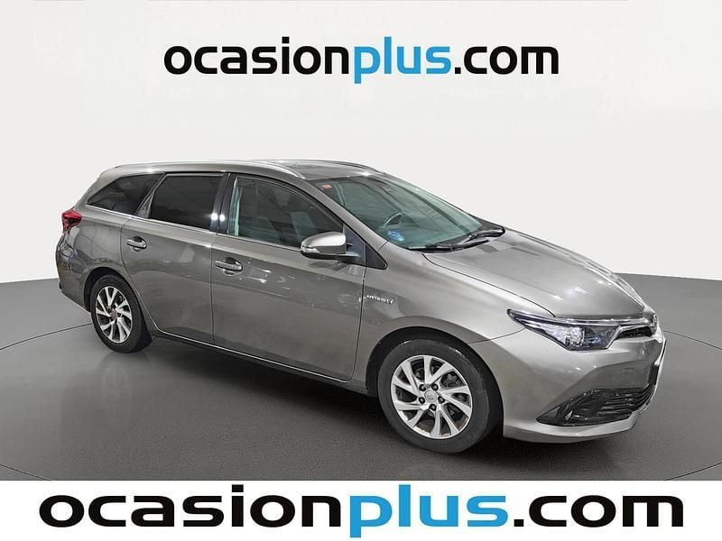 Usado Toyota Auris Hybrid Active 136 CV (100 kW) 2017 Gris Familiar