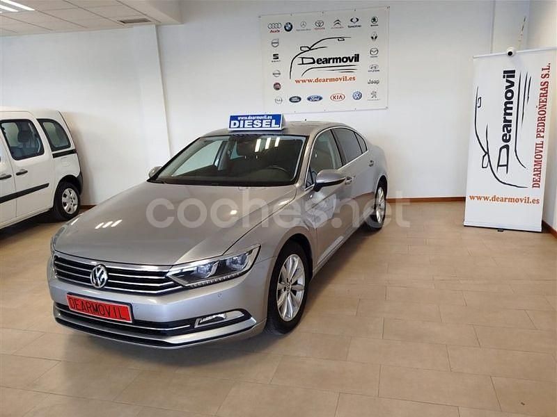 Gris / plata Usado 2019 VW Passat Executive Berlina | 17.800 € (Precio justo) - Imagen 1/4