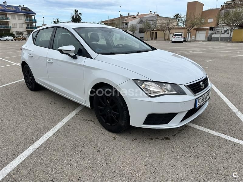 Usado Seat Leon ST Style 110 CV (80 kW) 2018 Blanco Familiar
