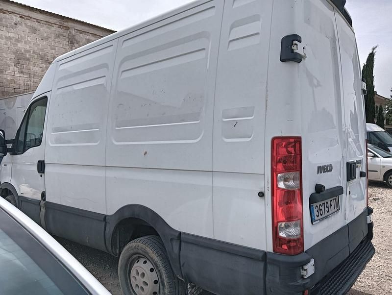 Usado Iveco Daily 116 CV (85 kW) 2007 Blanco Van