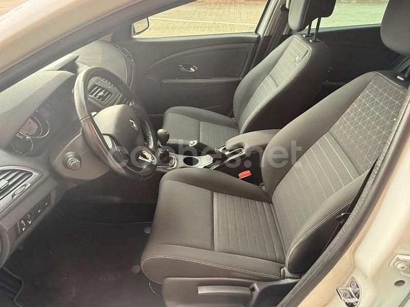 Usado Renault Mégane LIMITED 115 CV (84 kW) 2015 Blanco Berlina