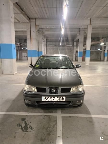 Gris / plata Usado 2002 Seat Cordoba Stella Familiar | 1750 € (Precio justo) - Imagen 1/4