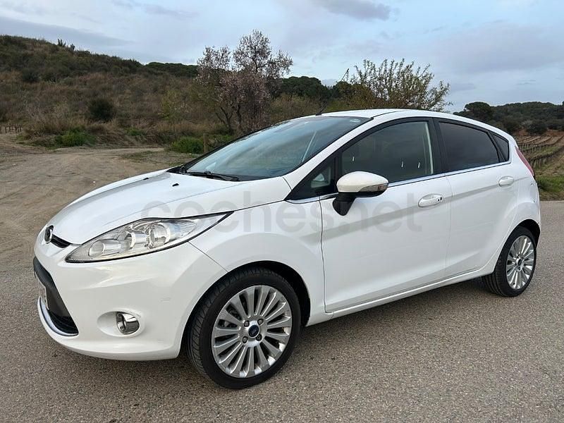 Usado Ford Fiesta Titanium 95 CV (69 kW) 2010 Blanco Utilitario
