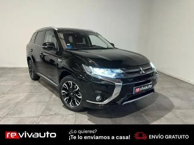Usado Mitsubishi Outlander P-HEV 224 CV (164 kW) 2018 Negro SUV