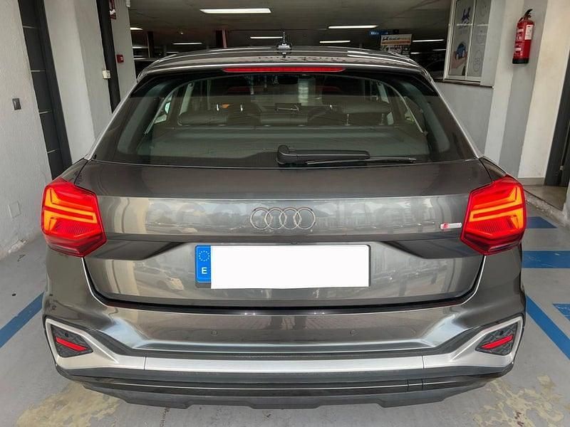 Usado Audi Q2 S-Line 110 CV (80 kW) 2021 Gris / plata SUV