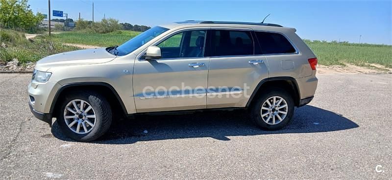 Usado Jeep Grand Cherokee Overland 241 CV (177 kW) 2011 Beige SUV