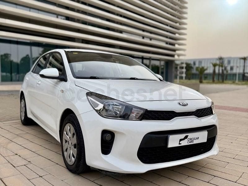Usado Kia Rio 84 CV (61 kW) 2020 Blanco Berlina