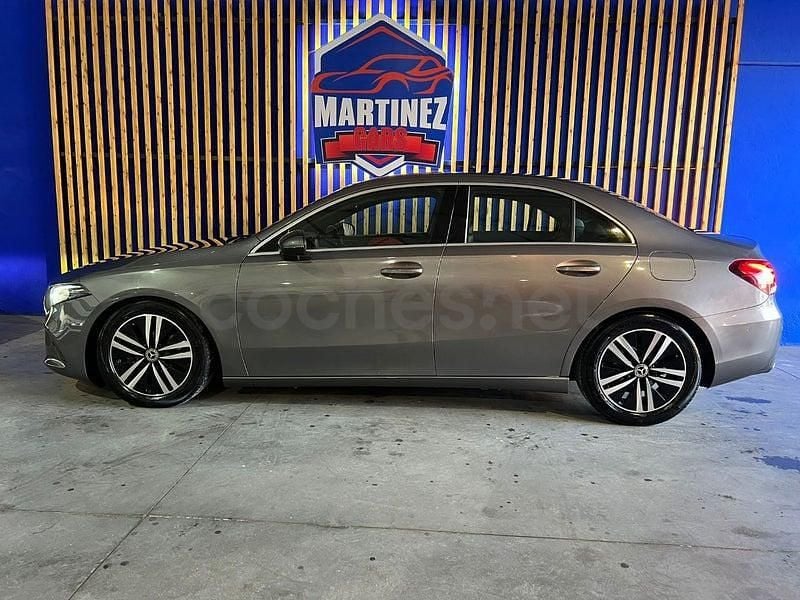 Usado Mercedes A180 116 CV (85 kW) 2021 Gris / plata Berlina
