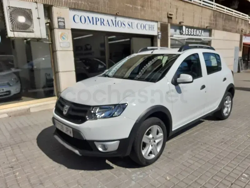 Używany Dacia Sandero Stepway 90 KM (66 kW) 2016 Biały Sedan/Limuzyna