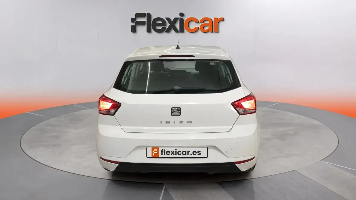 Usado Seat Ibiza Style Plus 80 CV (58 kW) 2019 Blanco Utilitario