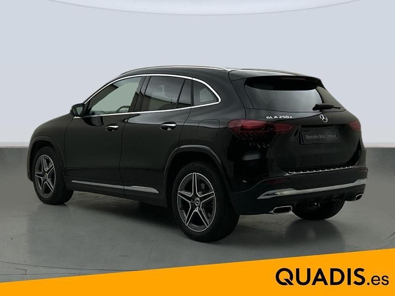Usado Mercedes GLA250 AMG line 218 CV (160 kW) 2025 Negro noche SUV