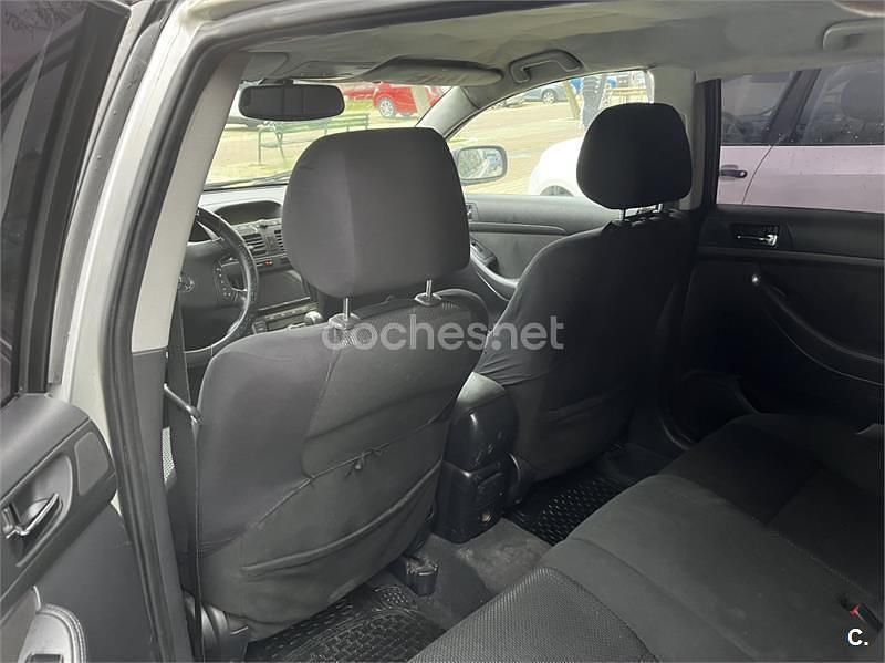 Usado Toyota Avensis Executive 116 CV (85 kW) 2005 Beige Familiar