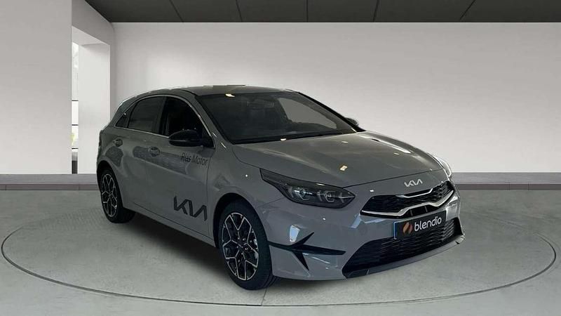 Usado Kia Ceed Style 101 CV (74 kW) 2025 Gris Utilitario