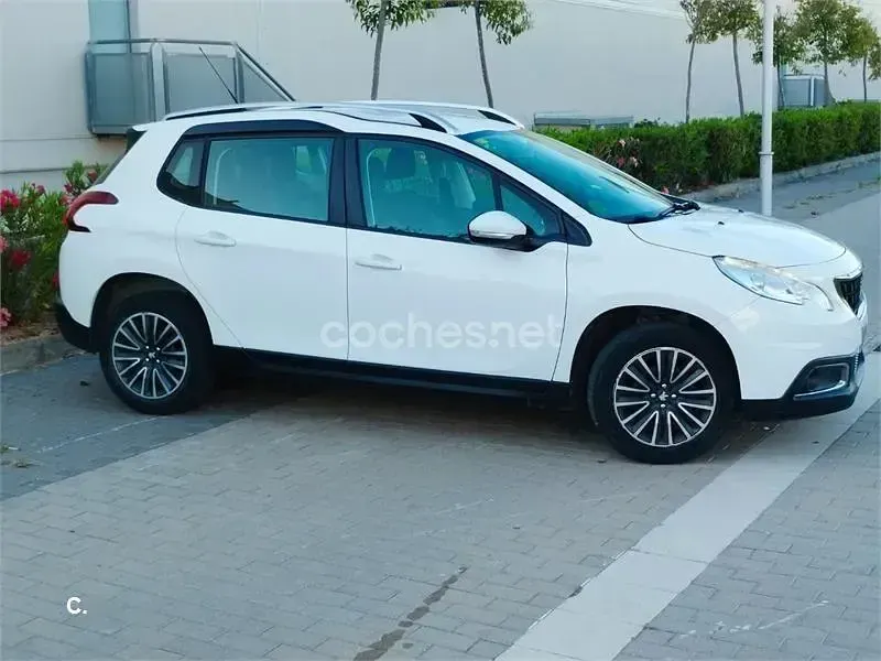 Usado Peugeot 2008 Active 100 CV (73 kW) 2016 Blanco SUV