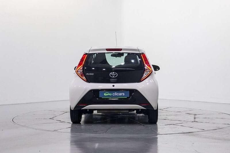 Usado Toyota Aygo X-play 72 CV (52 kW) 2019 Blanco Utilitario