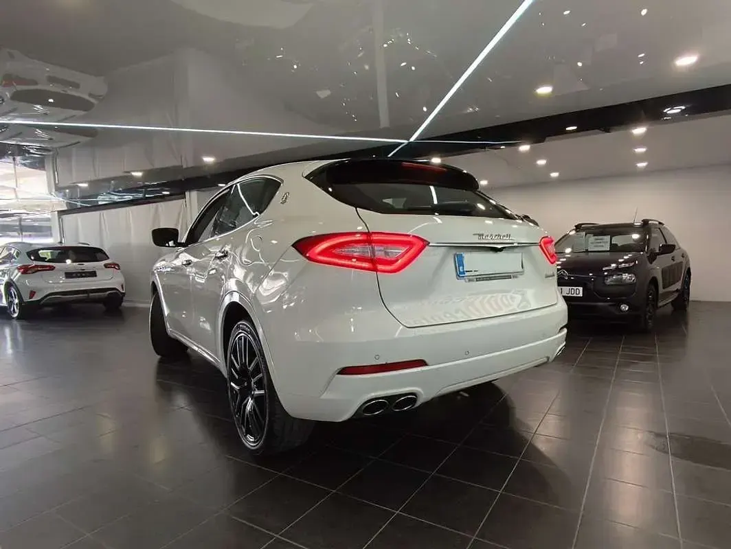 Usado Maserati Levante 275 CV (202 kW) 2016 Blanco SUV