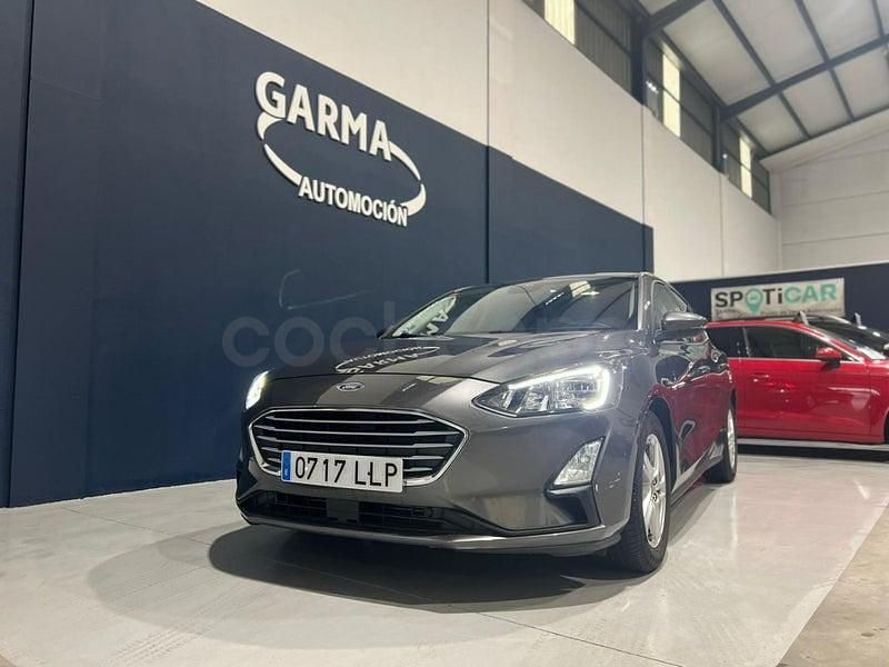 Usado Ford Focus Trend 125 CV (91 kW) 2020 Gris / plata Berlina