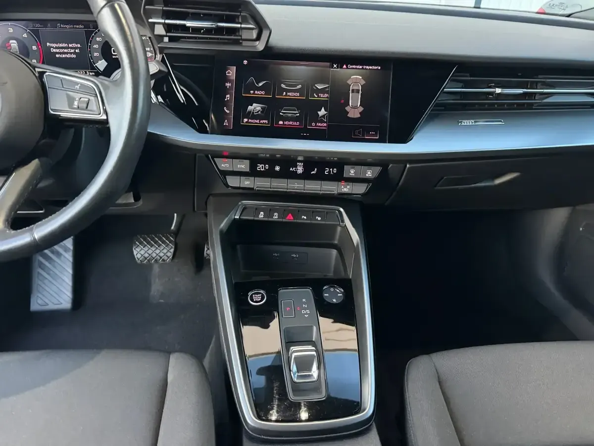 Usado Audi A3 150 CV (110 kW) 2020 Gris Berlina