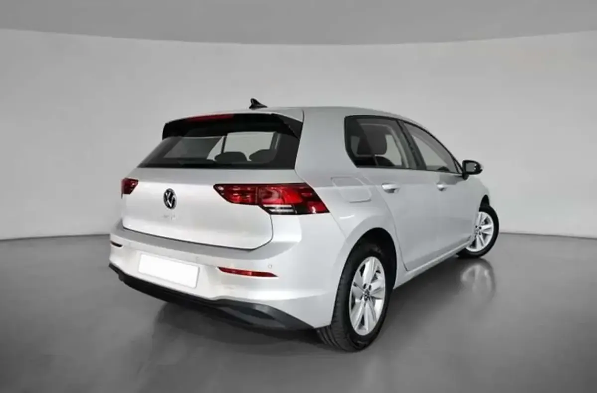 Usado VW Golf VII 110 CV (80 kW) 2021 Plateado Utilitario
