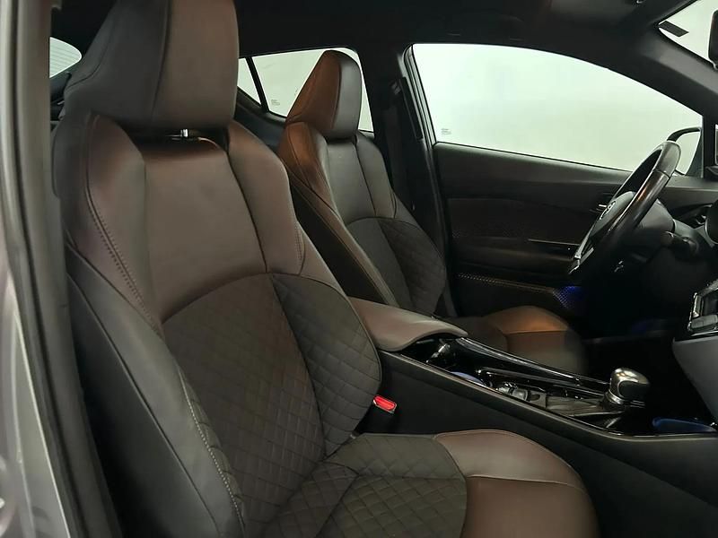 Usado Toyota C-HR Advance 122 HP (89 kW) 2017 Cinzento SUV