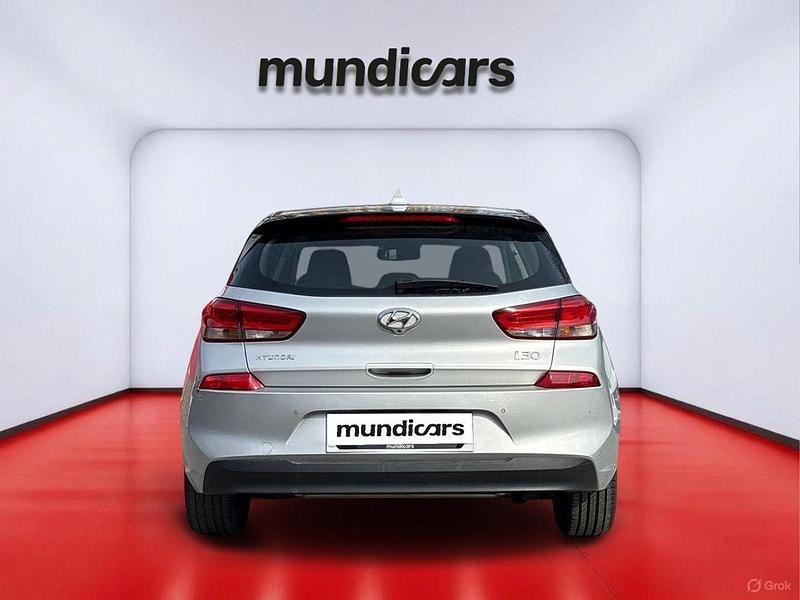 Usado Hyundai i30 141 CV (103 kW) 2017 Plata Berlina