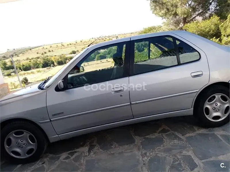 Usado Peugeot 306 90 CV (66 kW) 2000 Gris / plata Berlina