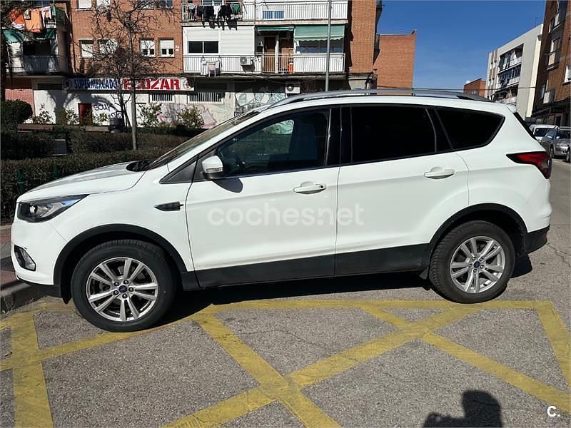 Usado Ford Kuga Trend 120 CV (88 kW) 2019 Blanco SUV