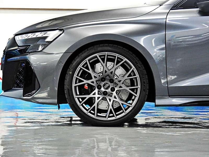 Usado Audi RS3 Sportback 400 CV (294 kW) 2025 Gris / plata Utilitario