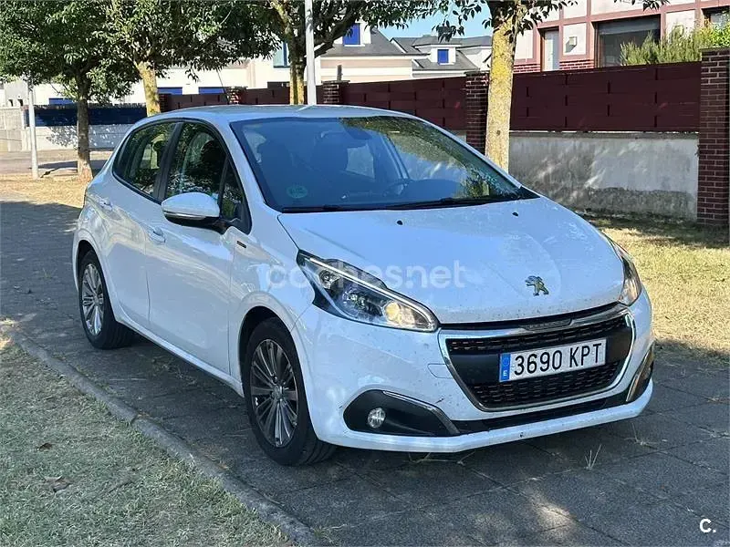 Usado Peugeot 208 82 CV (60 kW) 2018 Blanco Utilitario