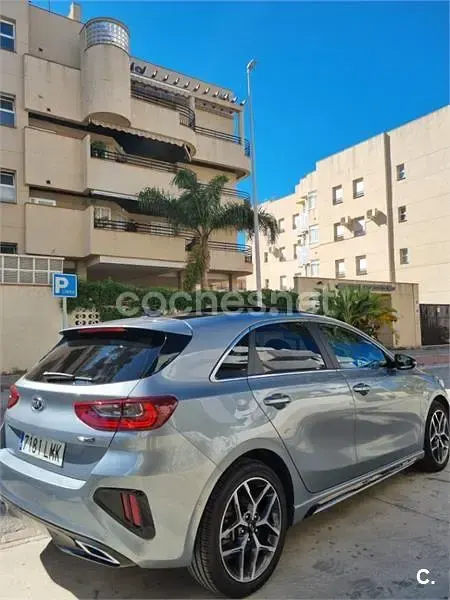 Usado Kia Ceed GT GT-Line 140 HP (102 kW) 2021 Cinzento Sedan