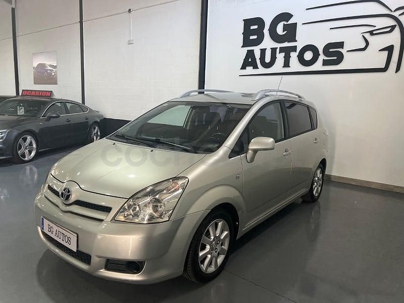 Usado Toyota Corolla Verso Sol 136 CV (100 kW) 2006 Gris / plata Monovolumen