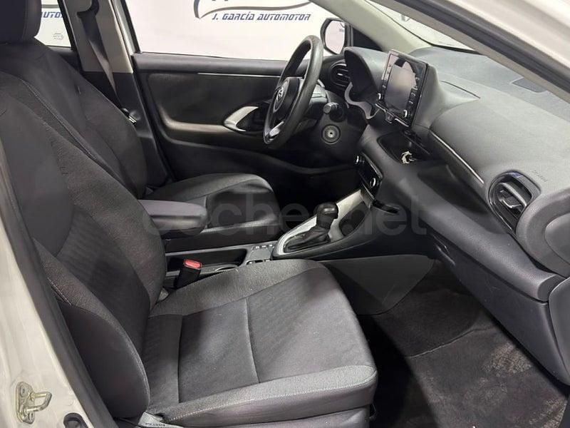 Usado Toyota Yaris Hybrid Business Edition 116 CV (85 kW) 2022 Blanco Berlina