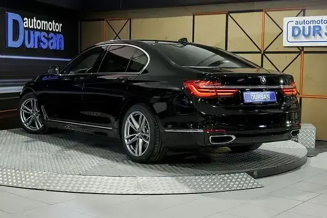 Usado BMW 730 Comfort Edition 268 CV (197 kW) 2016 Negro Berlina
