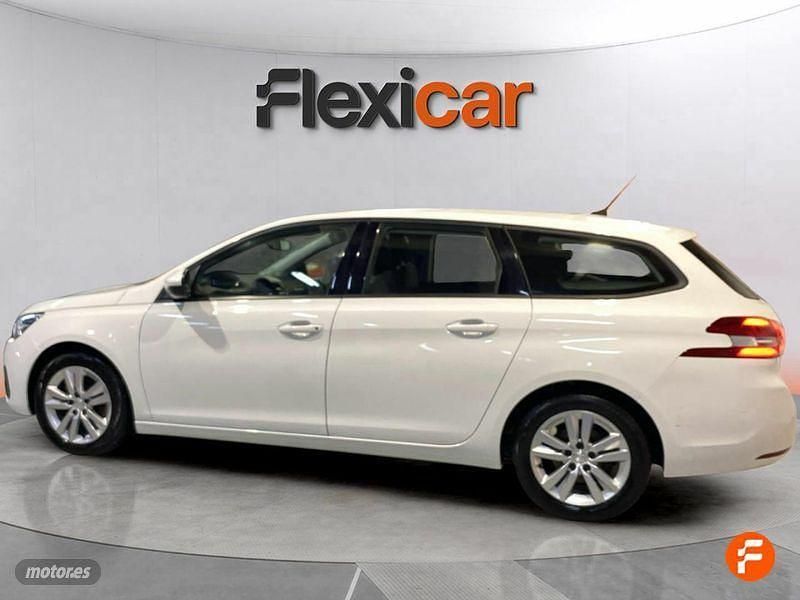 Usado Peugeot 308 SW Active 110 CV (80 kW) 2021 Blanco Familiar
