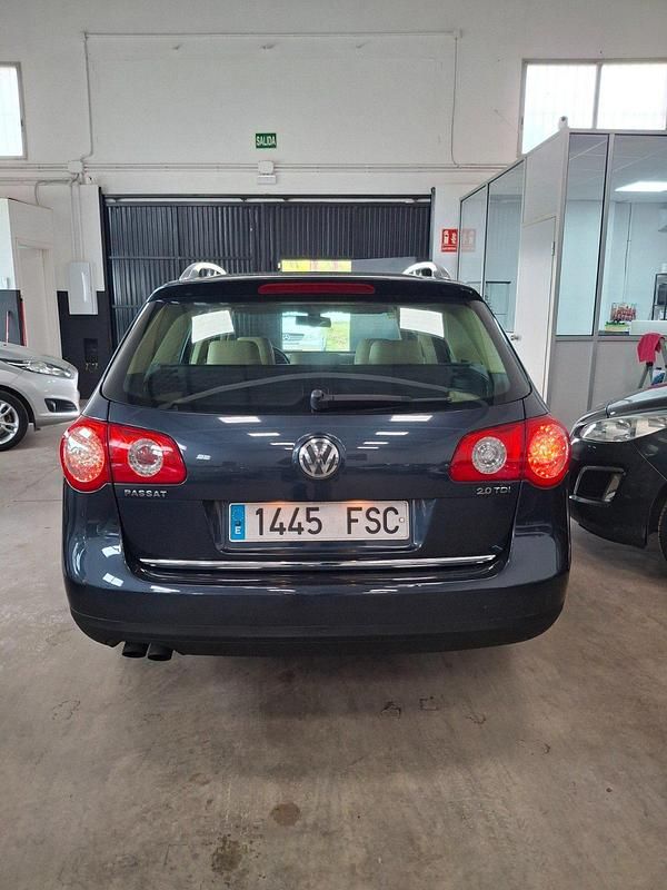 Usado VW Passat Highline 140 CV (102 kW) 2007 Azul Familiar