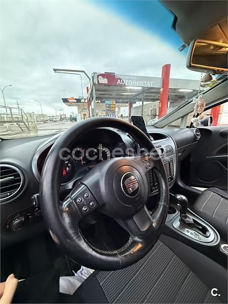 Usado Seat Leon Sport 140 CV (102 kW) 2006 Negro Utilitario