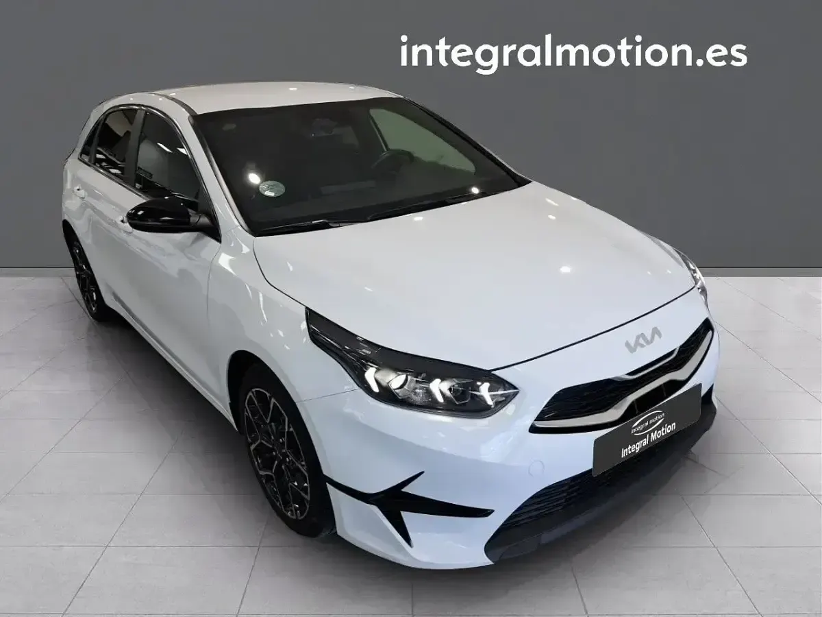 Usado Kia Ceed 100 CV (73 kW) 2025 Blanco Utilitario
