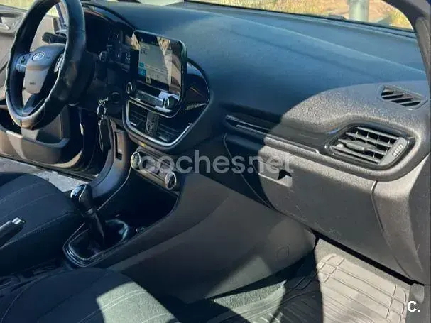 Usado Ford Fiesta Trend 85 CV (62 kW) 2017 Negro Utilitario