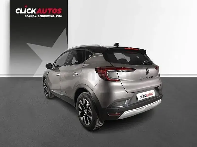 Usado Renault Captur Techno 90 CV (66 kW) 2024 Gris / plata SUV