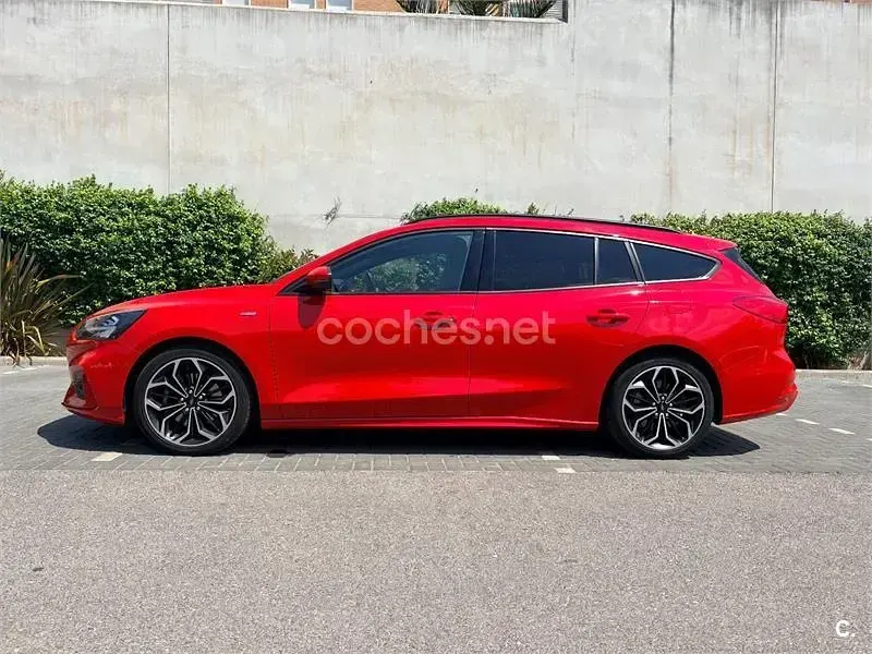 Usado Ford Focus ST-Line 150 CV (110 kW) 2019 Rojo Familiar