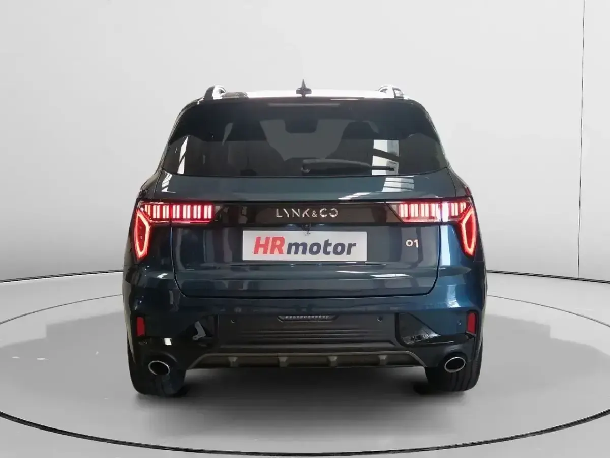 Begagnad Lynk & Co 01 261 HK (191 kW) 2022 Svart SUV