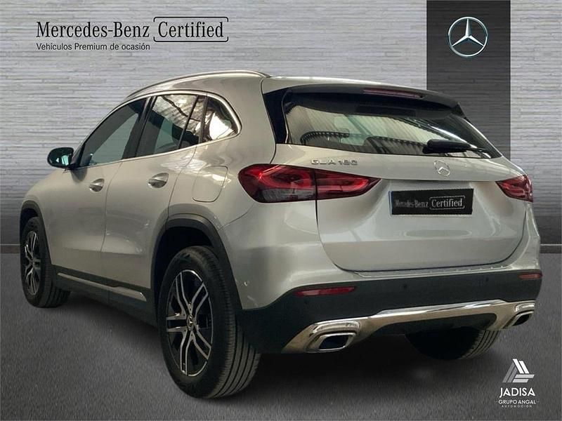 Usado Mercedes GLA180 Progressive 136 CV (100 kW) 2022 Plata iridio SUV