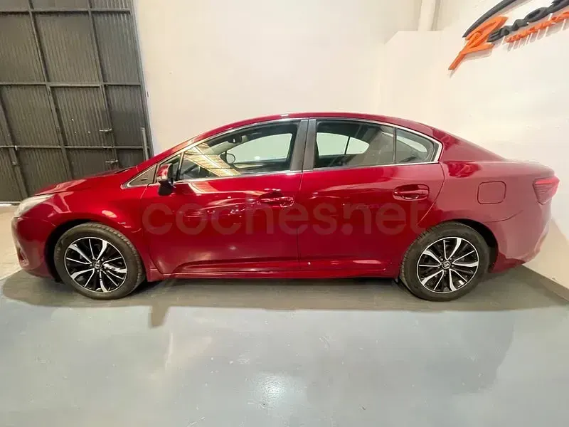 Usado Toyota Avensis Executive 147 CV (108 kW) 2018 Granate Berlina