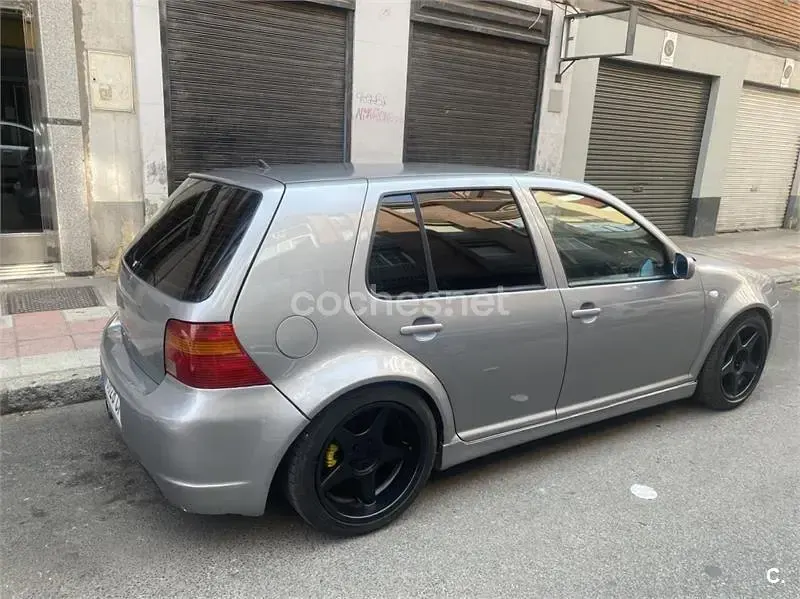 Usado VW Golf IV 130 CV (95 kW) 2003 Gris / plata Familiar